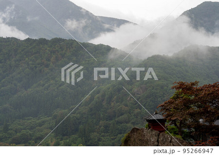 奥の細道で松尾芭蕉が詠んだ山形の山寺立石寺 95266947
