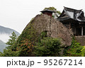 奥の細道で芭蕉が詠んだ山形の山寺・立石寺の風景 95267214