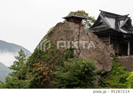 奥の細道で芭蕉が詠んだ山形の山寺・立石寺の風景 奥の細道で芭蕉が詠んだ山形の山寺・立石寺の風景 95267214