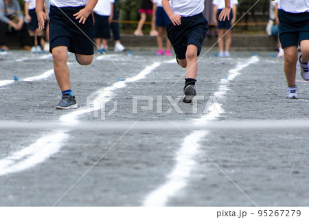小学生の徒競走 小学生の徒競走 95267279