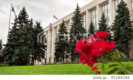 View of the Government House in Chisinau, Moldova 95268166