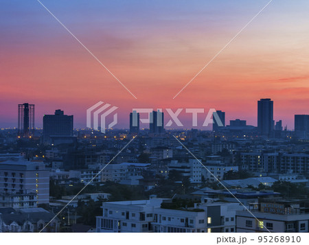 タイ・バンコク バンナー地区の夜明け / Bangkok, Thailand タイ・バンコク バンナー地区の夜明け / Bangkok, Thailand 95268910