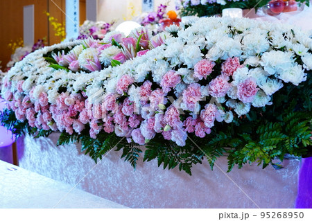 お洒落な花祭壇 お洒落な花祭壇 95268950