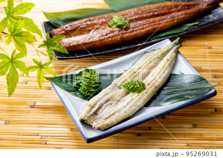 うなぎ　蒲焼と白焼き 95269031