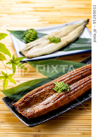うなぎ　蒲焼と白焼き 95269032