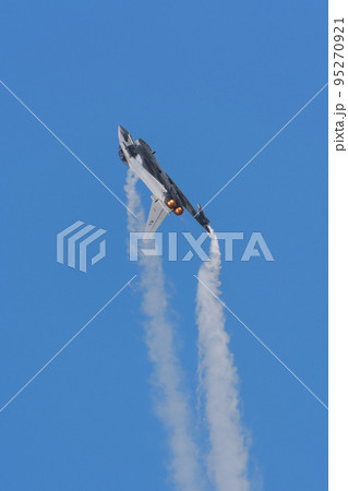 イタリア空軍ユーロファイターEF-2000上昇 95270921