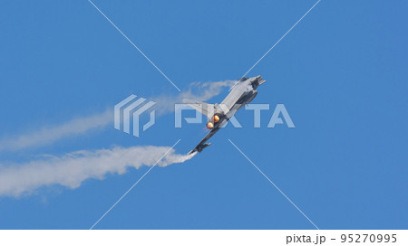 イタリア空軍ユーロファイターEF-2000機首上げ イタリア空軍ユーロファイターEF-2000機首上げ 95270995