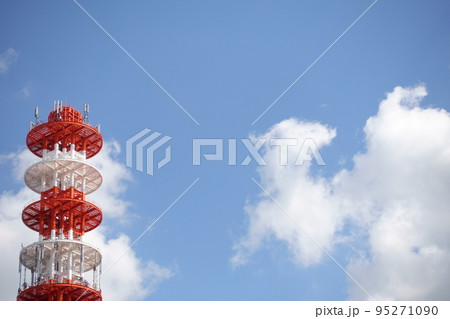 青い空に紅白の電波塔 青い空に紅白の電波塔 95271090