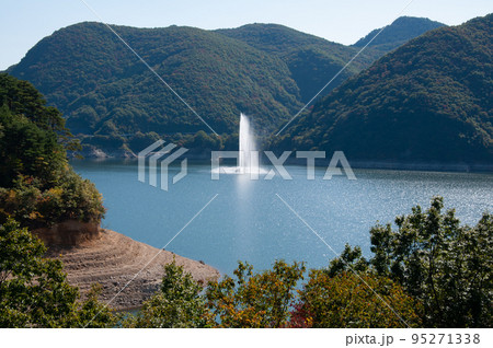 七ヶ宿湖の噴水 95271338