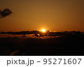 朝焼け 太陽 95271607