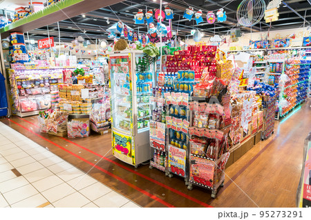 ダイバーシティ東京プラザ　キラキラドンキ　屋内　東京都江東区青海 95273291