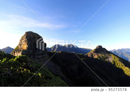 登山 山登り 屋外 95273578