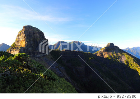 登山 山登り 屋外 95273580