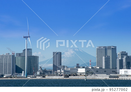 富士山を背景にした横浜MM21の風景です 富士山を背景にした横浜MM21の風景です 95277002