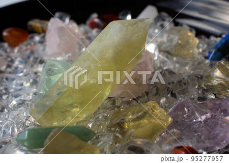 カラフル パワーストーン 背景 カラフル パワーストーン 背景 95277957