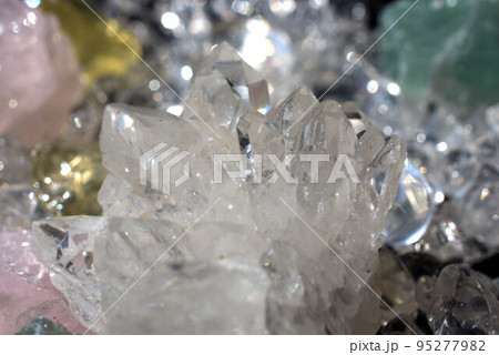 カラフル　パワーストーン　水晶クラスター 95277982