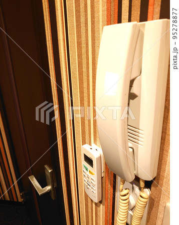 カラオケボックスの電話のイメージ 95278877