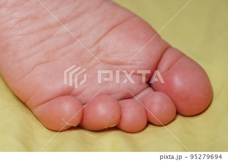 裸足 はだし 素足 95279694