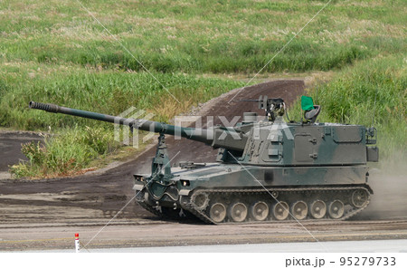 待機中の陸上自衛隊自走榴弾砲 待機中の陸上自衛隊自走榴弾砲 95279733