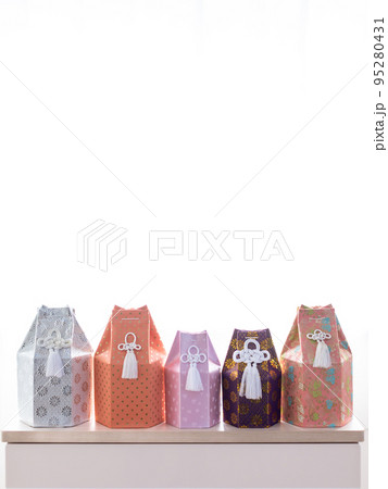 愛犬の遺骨　葬儀　骨壺　お骨 95280431