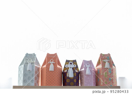 愛犬の遺骨　葬儀　骨壺　お骨 95280433