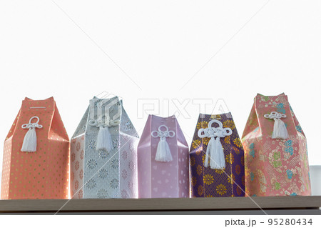 愛犬の遺骨　葬儀　骨壺　お骨 95280434