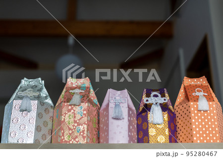 愛犬の遺骨　葬儀　骨壺　お骨 95280467