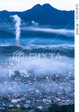 《埼玉県》秩父・雲海に包まれた街並み 《埼玉県》秩父・雲海に包まれた街並み 95281643