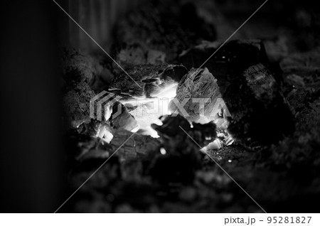 Detailed plan of the combustion chamber in the fireplace, burning wood in the fireplace. 95281827