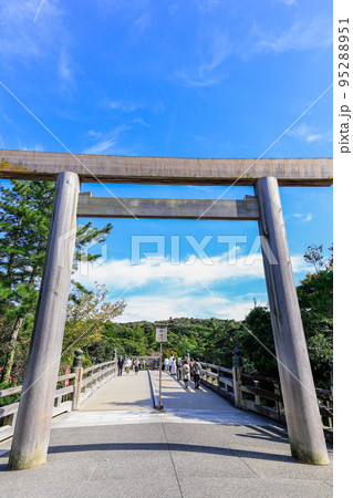 宇治橋と大鳥居（縦） 95288951