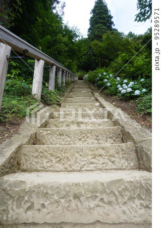 村にあった上り階段 村にあった上り階段 95289571