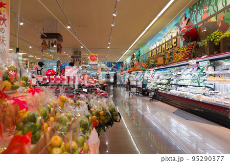 【大阪府】10月・物価上昇で節約する主婦 95290377