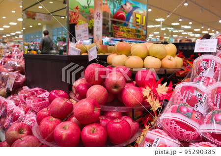 【大阪府】10月・物価上昇で節約する主婦 95290385