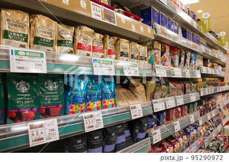 【大阪府】ショッピングセンターのインスタントコーヒー売場 95290972