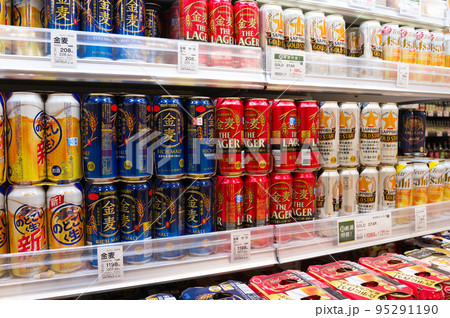 【大阪府】ショッピングセンターの飲料品売り場 95291190