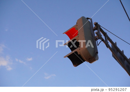 信号機赤い 95291207