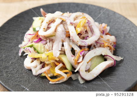 美味しいイカと野菜のマリネ 美味しいイカと野菜のマリネ 95291328