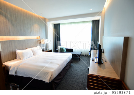 高級リゾートホテルのツインルーム 95293371