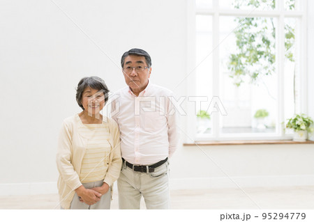 仲良し夫婦の秘訣とは 仲良し夫婦の秘訣とは 95294779