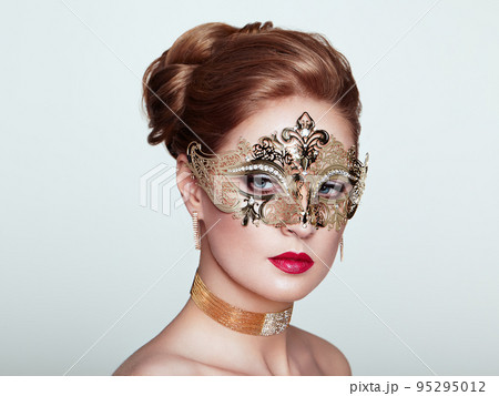 Beautiful woman in venetian masquerade mask Beautiful woman in venetian masquerade mask 95295012