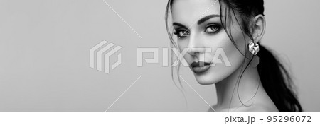 Portrait beautiful woman with jewelry 95296072