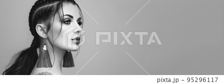 Portrait beautiful woman with jewelry Portrait beautiful woman with jewelry 95296117