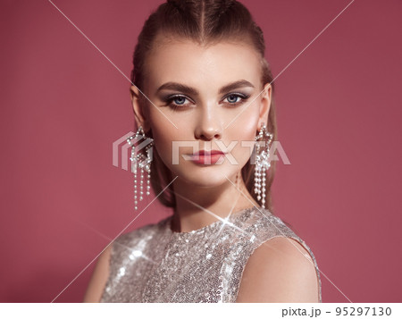 Portrait beautiful woman with jewelry 95297130