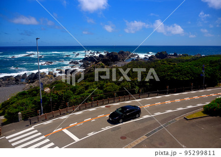 四国・室戸岬・室戸岬園地休憩所展望台・室戸岬の海岸線ドライブのイメージ・高知県室戸市室戸岬町(1) 95299811