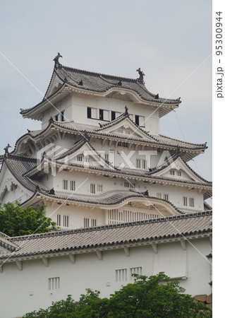 日本の名城：姫路城：一度は訪れたい別名「白鷺城」　コロナ禍で人影がない貴重な写真 95300944