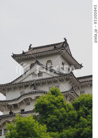 日本の名城：姫路城：一度は訪れたい別名「白鷺城」　コロナ禍で人影がない貴重な写真 95300945