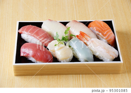 握り寿司弁当 95301085