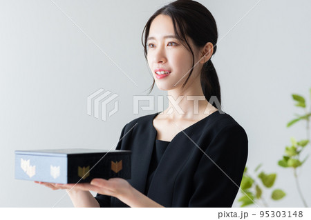葬儀イメージ 精進落とし 通夜振舞 葬儀イメージ 精進落とし 通夜振舞 95303148