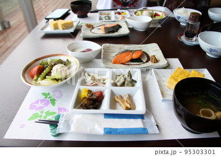 鬼怒川温泉郷絶景の宿絹の渓谷碧流の宿朝食 95303301