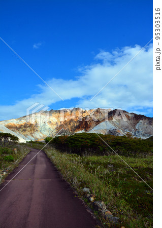 スピリチュアルな道南の活火山～霊場恵山 95303516